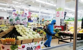 Phun thuốc khử khuẩn tại nơi mà ông M.N đã đến