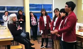 Các HS THPT Chuyên Thăng Long Đà Lạt trình bày đề tài trước Ban giám khảo