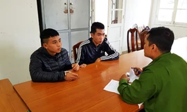 Hùng và Tuấn tại cơ quan điều tra