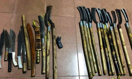 Thủ sẵn hàng chục hung khí để "quyết đấu"