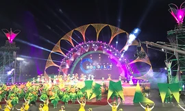 Sân khấu chính của đêm khai mạc Festival hoa 2017