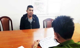 Lấy lời khai của đối tượng ra đầu thú