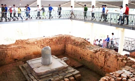 Tham quan linga-yoni lớn nhất Đông Nam Á ở thánh địa Cát Tiên