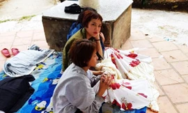 3 thiếu nữ ngủ trong công viên ở Đà Lạt