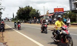 nhiều người theo dõi vụ việc tại nhà nghỉ Thùy Duyên