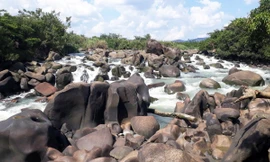 Bãi đá thác Liêng Ệp