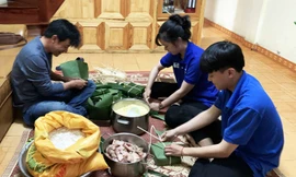 1.000 bánh chưng của giới trẻ Đà Lạt vượt lũ đến miền Trung 