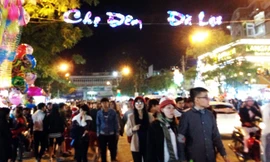 Chợ đêm Đà Lạt đông nghẹt khách