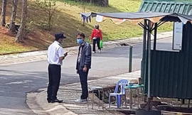 Cổng bệnh viện, nơi ông Hùng đánh bảo vệ-ảnh cắt từ clip