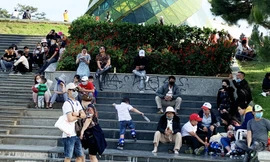 Chợ đêm Đà Lạt đông nghẹt khách