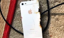 Chiếc Iphone chỉ bị cháy xém phần vỏ, vẫn hoạt động bình thường