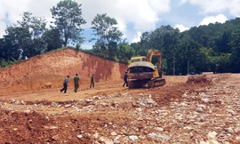 San gạt đất đồi trái phép