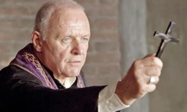Anthony Hopkins trong “The Rite” Ảnh: Warner Bros
