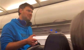 James Clayton Cholewinski-Boyd. Ảnh: Hành khách chụp trên máy bay.