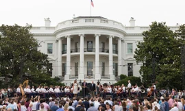 NÓNG: Đặc vụ Mỹ bắn gục người đàn ông gần Nhà Trắng