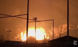 Cháy nổ tại nhà máy hóa chất Port Neches. Ảnh: AP.