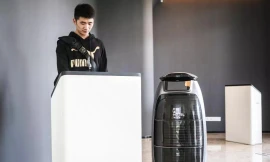 Khách sạn dùng robot, công nghệ AI thay nhân viên