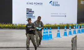  Cảnh sát đang điều tra tại hiện trường một vụ nổ bom sáng 2/8. Ảnh: AP. 