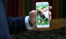 Điện thoại iPhone 8 Plus. Ảnh: CNBC. 