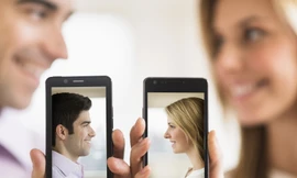 Nhờ có dịch vụ hẹn hò qua mạng, ngày càng có nhiều người tìm được nhiều đối tác hơn. Ảnh: Charista.