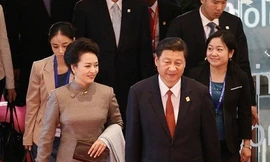 Vợ chồng ông Tập Cận Bình cùng 2 uỷ viên Bộ Chính trị thăm Triều Tiên