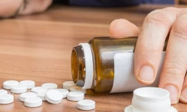 Dùng quá liều thuốc giảm đau chứa thuốc phiện dễ dẫn tới tử vong. Ảnh: Shuttlecock.