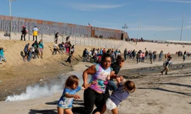 Ông Trump phủ nhận kế hoạch chia tách gia đình người nhập cư