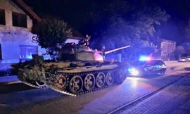 Say rượu lái xe tăng ra phố, đối mặt 8 năm tù