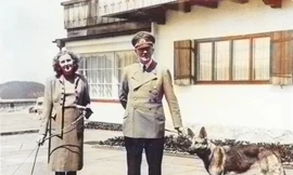 Eva Braun và Adolf Hitler hồi tháng 6/1942. Ảnh: Getty.