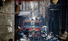 Xe cứu hỏa ở gần hiện trường vụ cháy. Ảnh: AP.