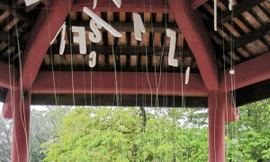 Tác phẩm sắp đặt 'Nguồn thơ' bị phá