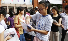 Thí sinh dự thi cao đẳng sáng 15/7. Ảnh: Như Ý