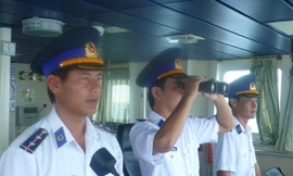 Lính hải quân tuần tra giữ bình yên mùa xuân nơi đảo xa.