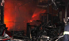 Hiện trường vụ cháy cửa hàng xe máy đêm 25/4 