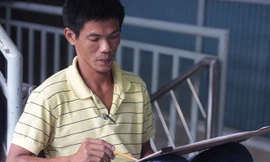  Võ Xuân Phú thực hiện phần thi năng khiếu của mình. 