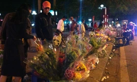 Dân buôn “đen mặt” vì hoa rớt giá 