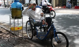 Trà đá miễn phí cho người đi đường ở TPHCM