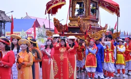 Chùm ảnh rước kiệu tại lễ hội Đền Hùng 