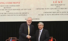 Lễ ký Hiệp định hợp tác giữa Việt Nam và Hoa Kỳ về sử dụng hòa bình năng lượng hạt nhân (Hiệp định 123). Ảnh: TTXVN