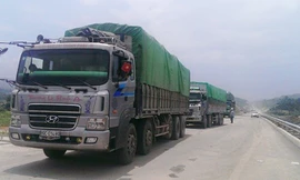 Xe quá trọng tải trên cao tốc Hà Nội - Lào Cai