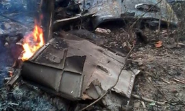 Mảnh vỡ chiếc trực thăng gặp nạn tại hiện trường. 17 chiến sĩ đã hi sinh trong tai nạn thương tâm này