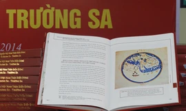  Một trang của cuốn sách Chủ quyền Việt Nam trên biển Đông và Hoàng Sa - Trường Sa. Ảnh: Thanh Niên