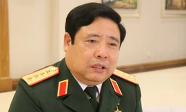 Bộ trưởng Quốc phòng Phùng Quanh Thanh trả lời phỏng vấn báo chí về vấn đề Biển Đông. Ảnh: Đặng Lê (TTXVN)