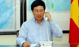 Bộ trưởng Ngoại giao điện đàm với Ủy viên Quốc vụ Trung Quốc