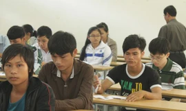 Thí sinh dự thi ĐH tại cụm thi liên trường Quy Nhơn năm 2013. Ảnh: Dân Trí