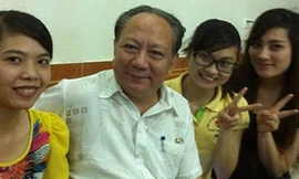 Ông Đàm Khải Hoàn với sinh viên