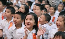 Niềm vui của học sinh trong ngày khai trường. Ảnh: Quý Trung/TTXVN