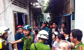 Hỏa hoạn khiến con hẻm nhỏ náo loạn. Ảnh: An Nhơn (VnExpress).