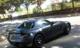 Chiếc Mercedes-Benz SLS AMG màu đen mờ vừa xuất hiện ở Sài Gòn. Ảnh: Carfresh. 