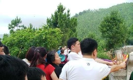 Dòng người viếng mộ Đại tướng Võ Nguyên Giáp dịp 30/4